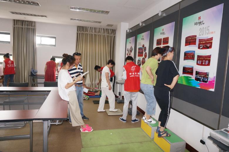 上海市社區(qū)<a href=http://www.yingdedao.com target=_blank class=infotextkey>健身</a>俱樂部