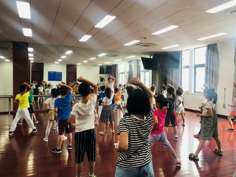 上海市社區(qū)<a href=http://www.yingdedao.com target=_blank class=infotextkey>健身</a>俱樂部