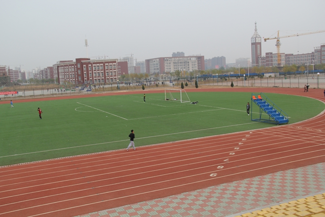 北京交通大學(xué)黃驊分校4*4<a href=http://www.yingdedao.com target=_blank class=infotextkey>塑膠跑道</a>工程實(shí)例