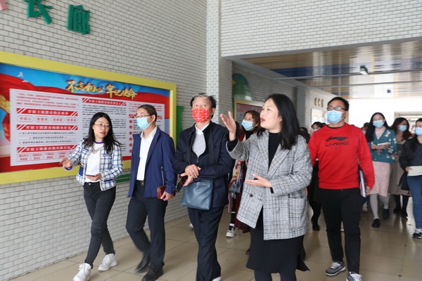 香暉園小學舉行“螢火蟲”班主任工作室交流活動