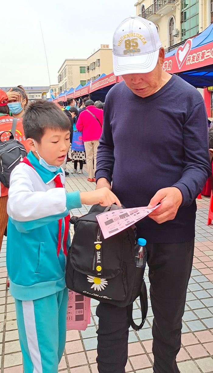 春回大地滿眼綠，愛(ài)護(hù)環(huán)境我先行