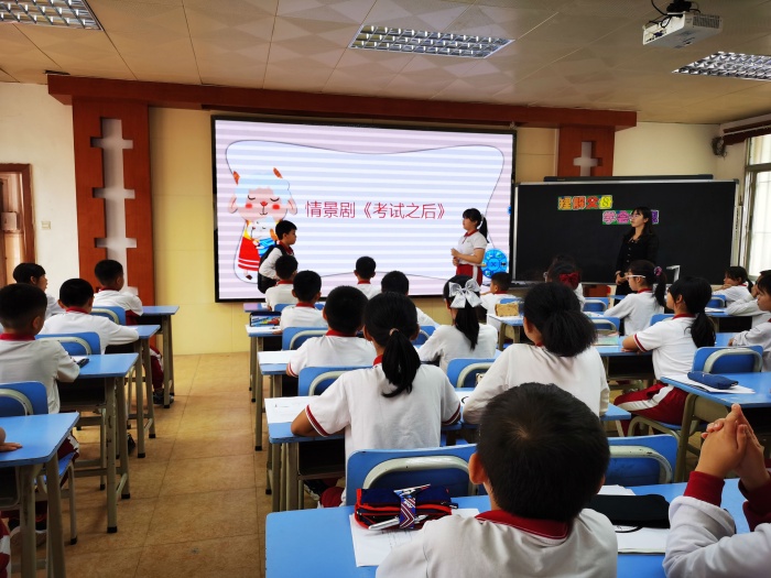 開發(fā)區(qū)第一小學(xué)：班會促思考，講座促發(fā)展記火炬區(qū)班主任培訓(xùn)活動