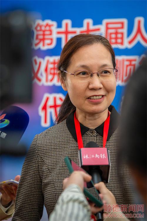 5名政協(xié)委員亮相首場(chǎng)“委員通道”