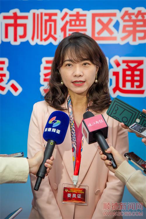 5名政協(xié)委員亮相首場(chǎng)“委員通道”