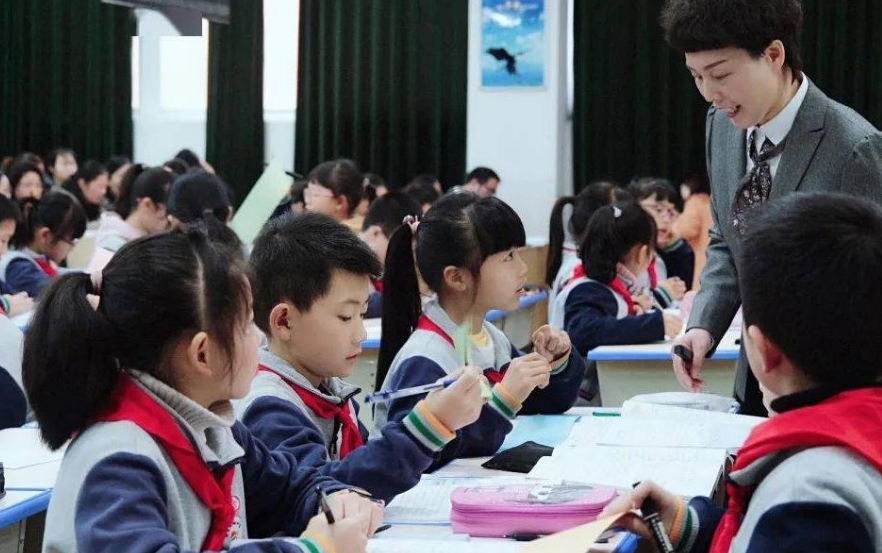 課后延時(shí)服務(wù)實(shí)施，一老師口出狂言勸退家長，“你家沒有人了？”