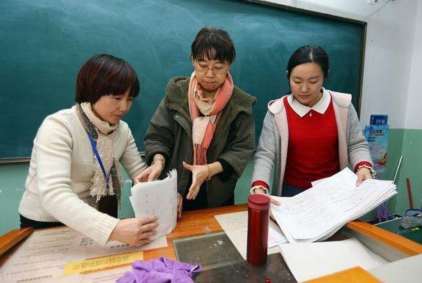 “為啥我教學(xué)20年還是初級職稱”？教師留言引熱議，官方回應(yīng)來了