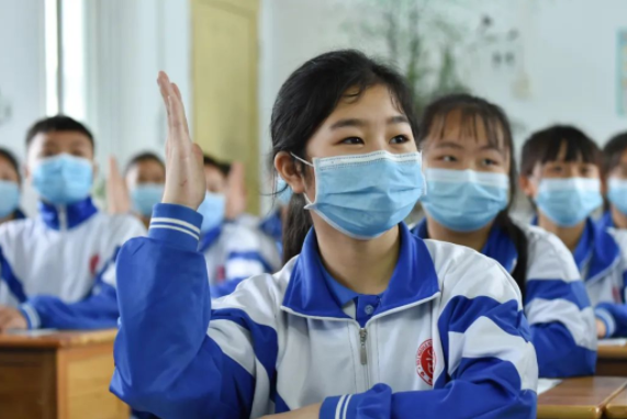 班級調(diào)座位也有講究？看似毫無規(guī)律可循，其實班主任費了不少心思