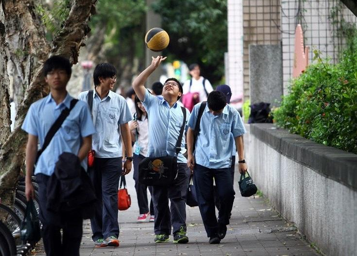 “周中班”遇到寒冬，10月1后或?qū)⒈蝗∠糠值貐^(qū)已下發(fā)通知
