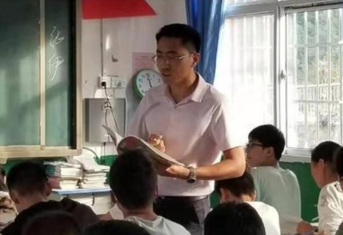 江西70多名教師集體辭職，背后的原因骨感且現(xiàn)實(shí)，鐵飯碗不香了