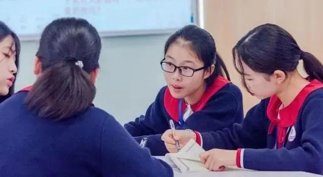 課后服務(wù)“5＋2”模式實(shí)行兩周后，一位老師被舉報(bào)了……