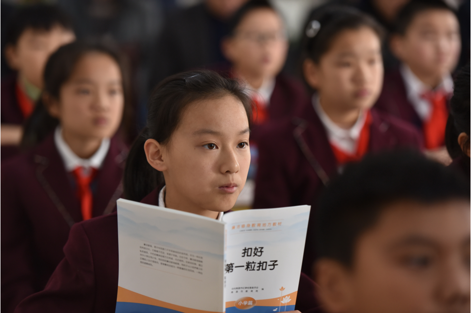 中小學(xué)迎來好消息，早上到校時(shí)間有所調(diào)整，學(xué)生有望睡到自然醒
