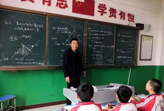 一下班就關(guān)機(jī)，你配當(dāng)老師嗎？家長(zhǎng)的無(wú)理取鬧折射出教師的卑微