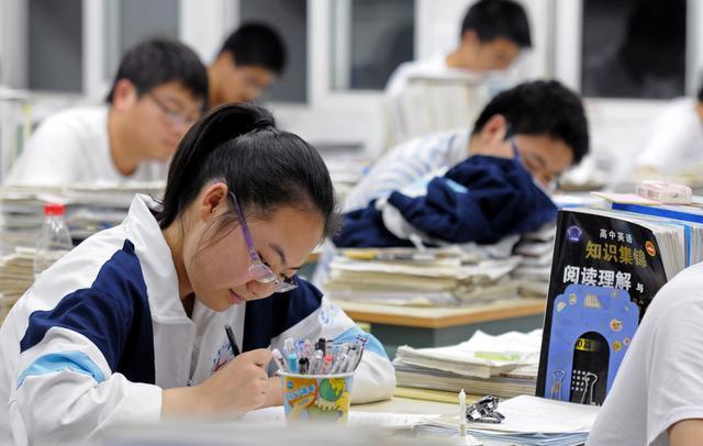 “取消文理分科”再被推上風(fēng)口浪尖，涉及7省份，學(xué)生福利來(lái)了