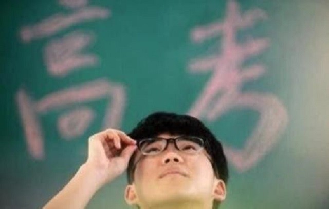 少年盜走高考試卷，國家立即更換超難備用卷，入獄的他仍考了一本