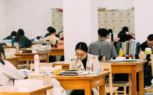 比英語四六級(jí)“含金量”高的證書，學(xué)生早考早受益，你考了嗎