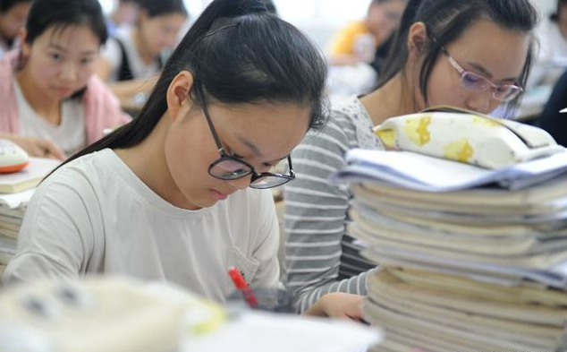 家境一般的學(xué)生適合報(bào)考的院校，錄取分?jǐn)?shù)不高，畢業(yè)后還很好就業(yè)