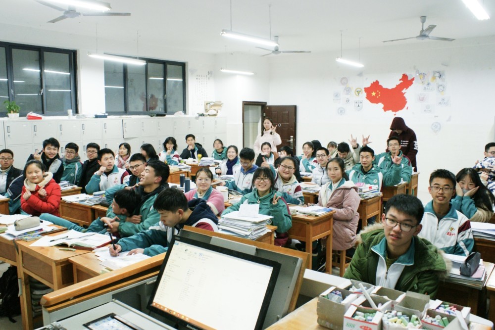 因?yàn)橐淮卧愀獾那筢t(yī)經(jīng)歷，高考669分的小鎮(zhèn)學(xué)子決定去學(xué)醫(yī)